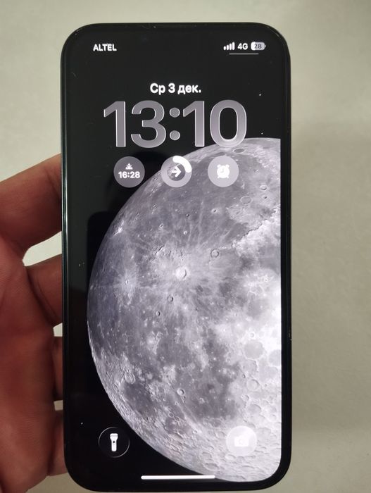 iPhone 13 в отличном состоянии