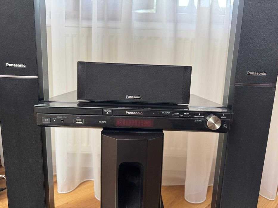 Sistem audio Panasonic 5.1, model SA-PT550, cu telecomanda