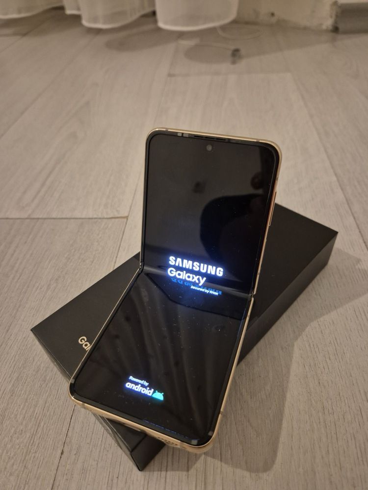 Samsung Galaxy Z Flip4