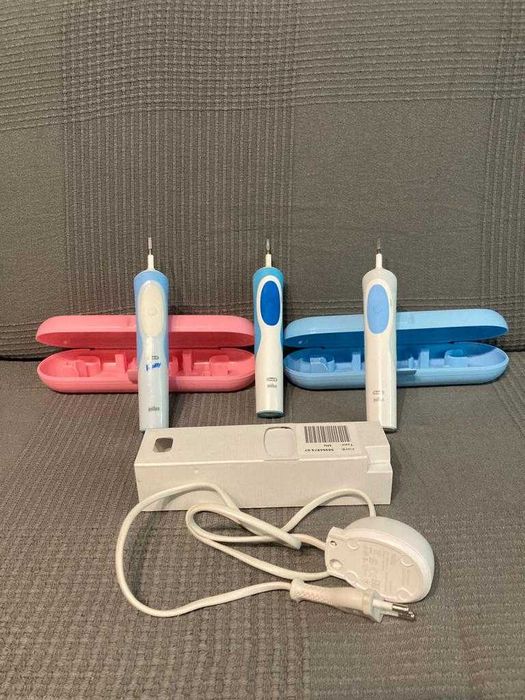 OCAZIE!!! 3 * periute de dinti Oral-B Vitality cu 2 * Etui de voiaj!!!