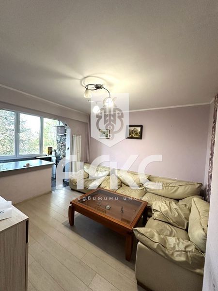 Тристаен обзаведен апартамент в кв. Света Троица