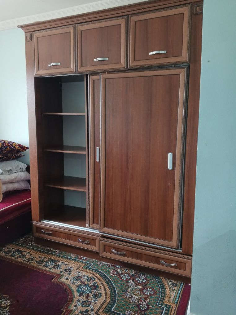 Шифоньер купе продаётся