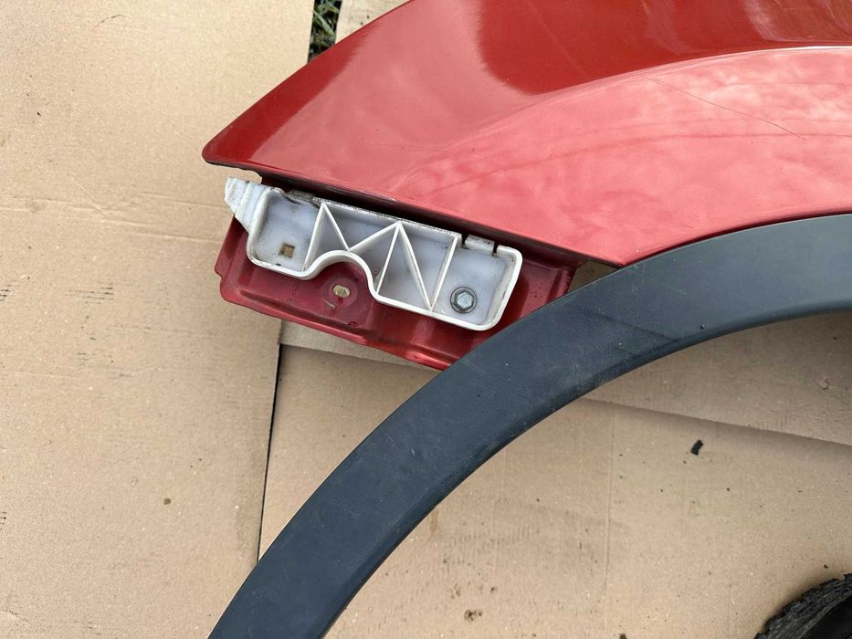 Aripa stanga / dreapta fata Nissan Qashqai culoare rosu