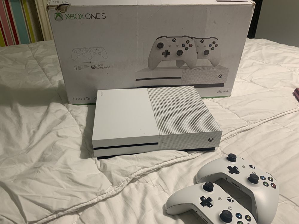 Продавам!Xbox ONE S 1TB