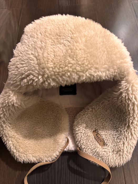 Caciula imblanita Barts