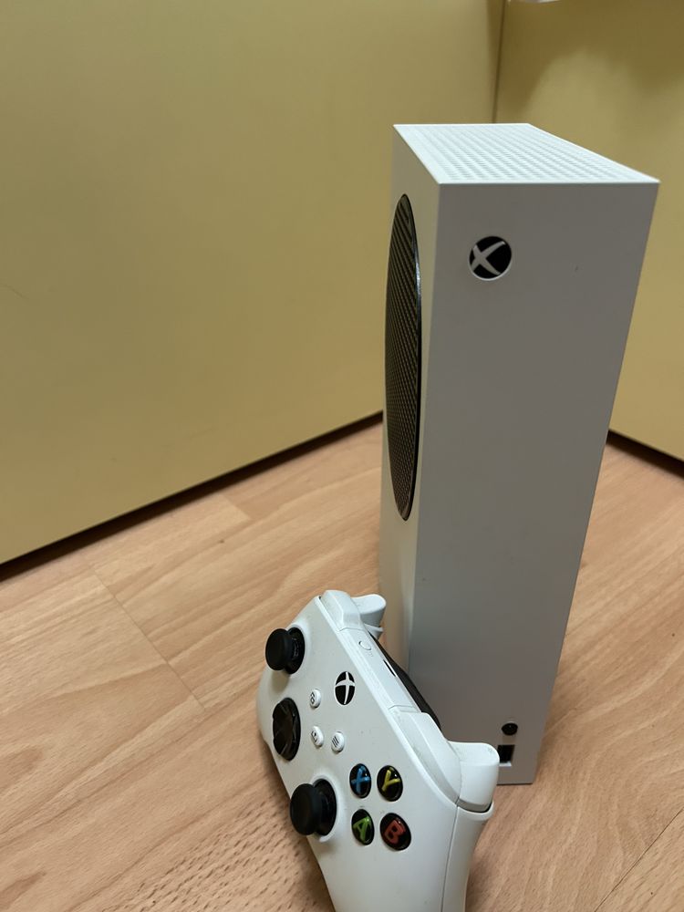 Xbox series S с презареждаема батерия на контролера