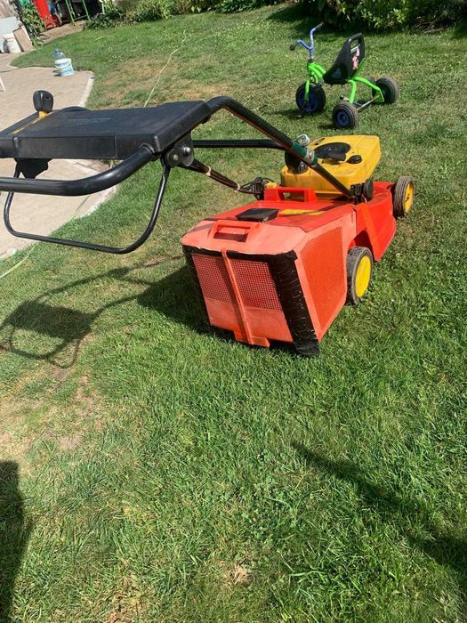 Masini de tuns iarba pe benzina
