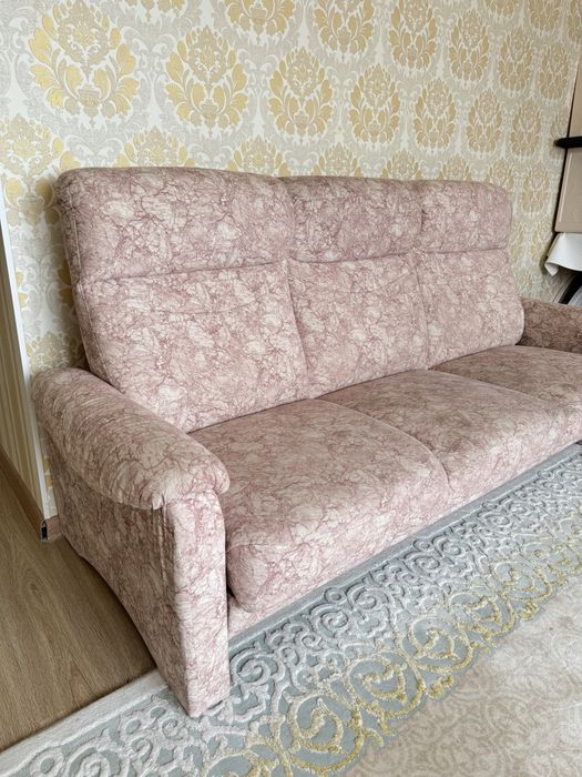 Продам диван для гостиной