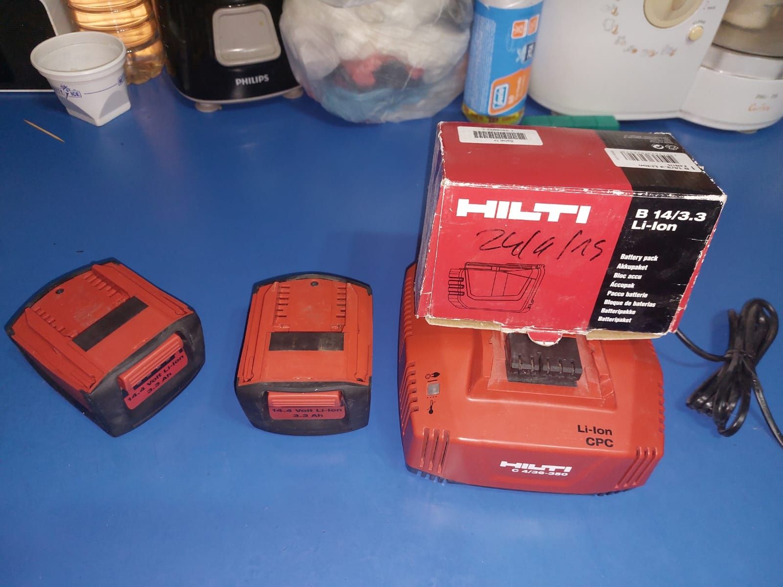 Încărcător nou Hilti+ doua încărcătoare 3,3Ah