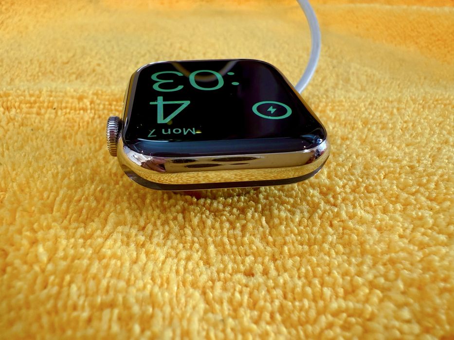 Apple Watch Series 5 / 44mm / Silver / Stainless Steel / GPS + LTE