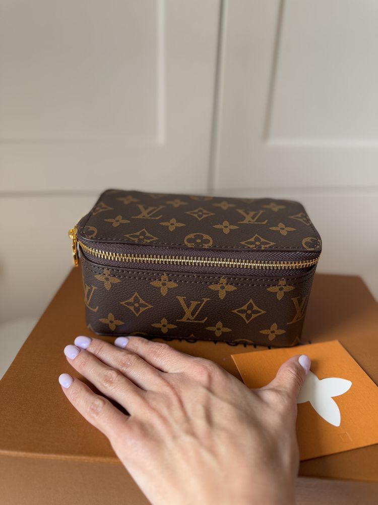 Несесер за гримове/кутия Louis Vuitton