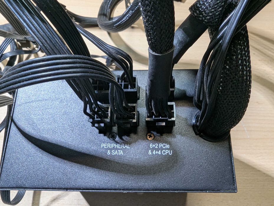 Sursa alimentare Corsair TX 850M, 80+ Gold, 850W, semimodulara