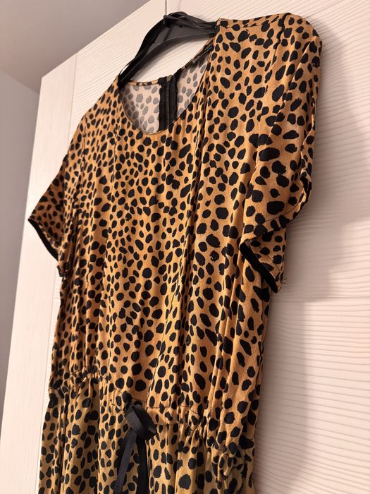 Rochie Zara mărimea S Se ajustează talia cu un cordon