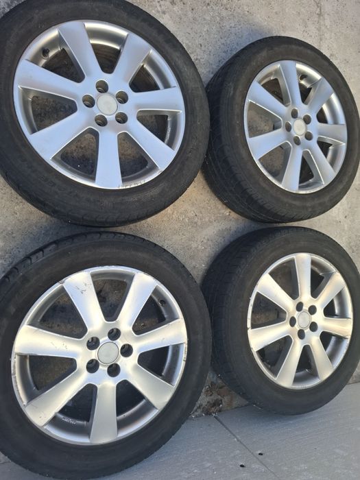 Продавам 4 броя  алуминиеви джанти с гуми R .17 Всесезонни.