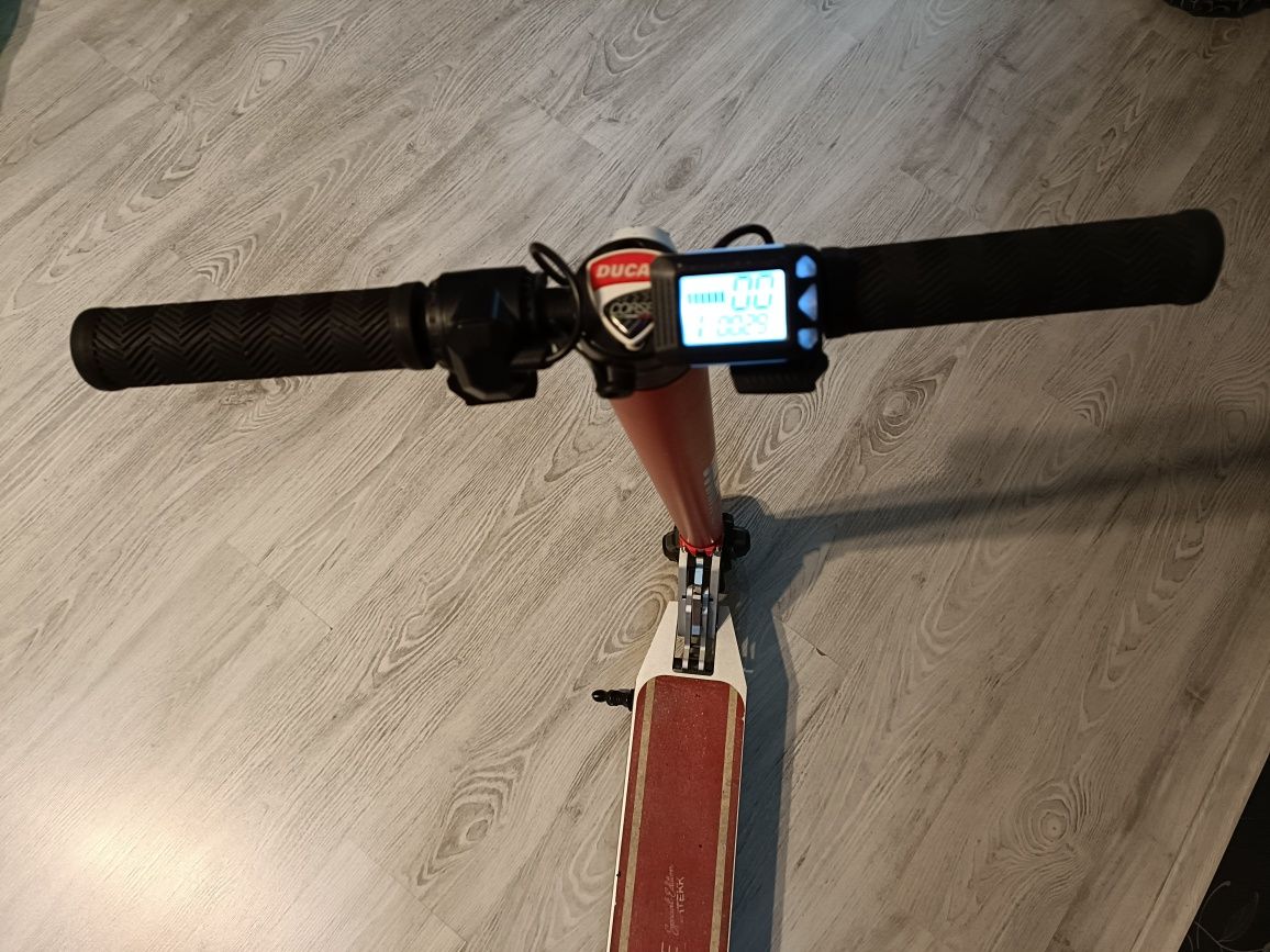Trotineta electrica Ducati/ schimb cu bicicleta