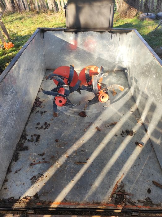 Vând motosapa Ruris cu remorca la pachet