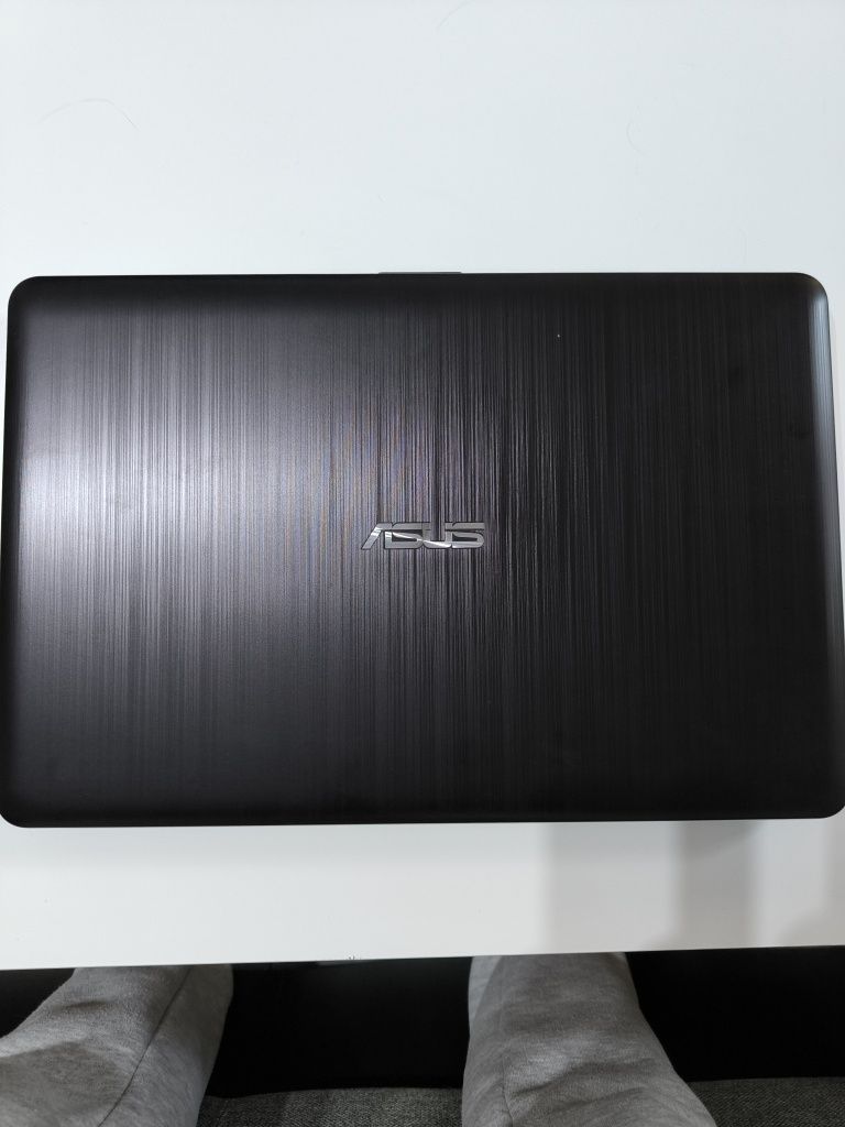 Vând Notebook asus