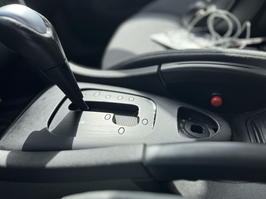 Продавам Сааб 93 2004 г, технически изправен в свижение