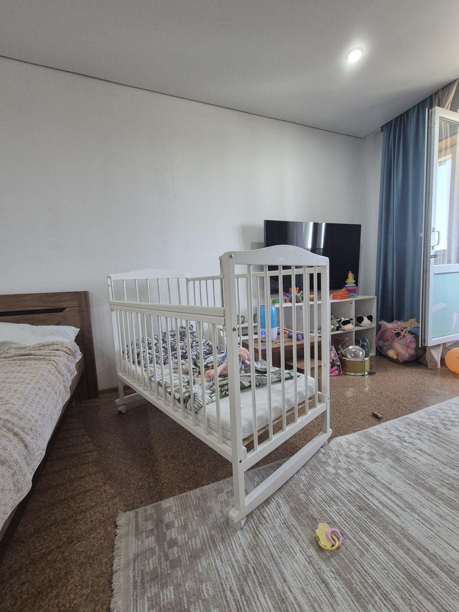 Продам кровать с матрасом