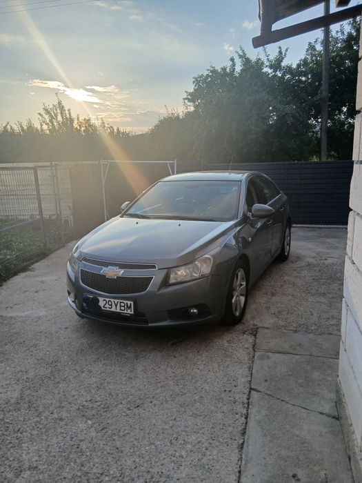 Vând Chevrolet Cruze LT
