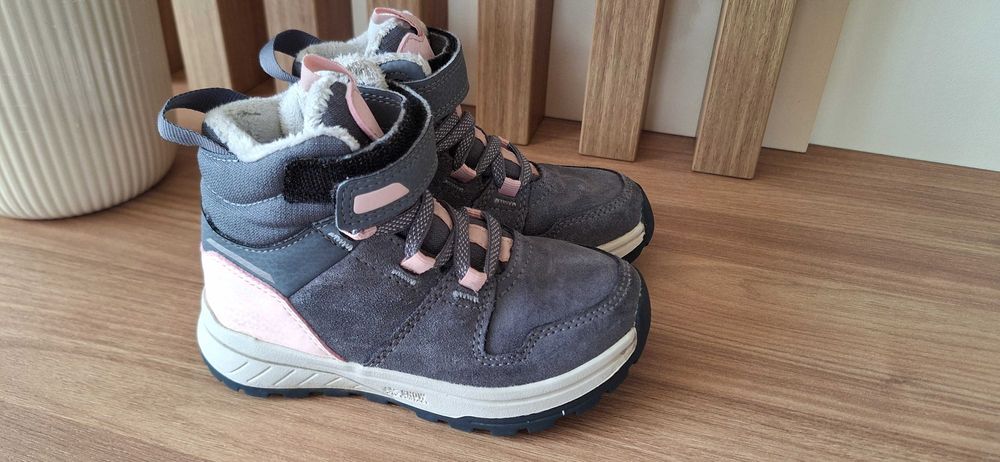 Детски боти за момиче. Decathlon. Водоустойчиви. 25 номер. Използвани.