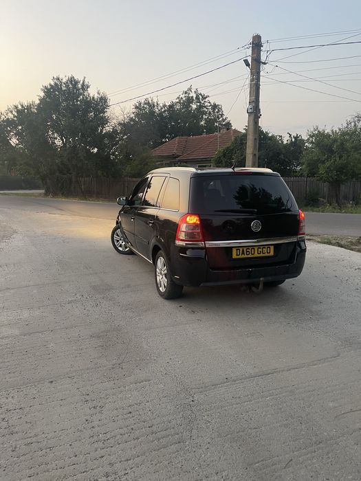 Vand opel zafira volan partea dreapta