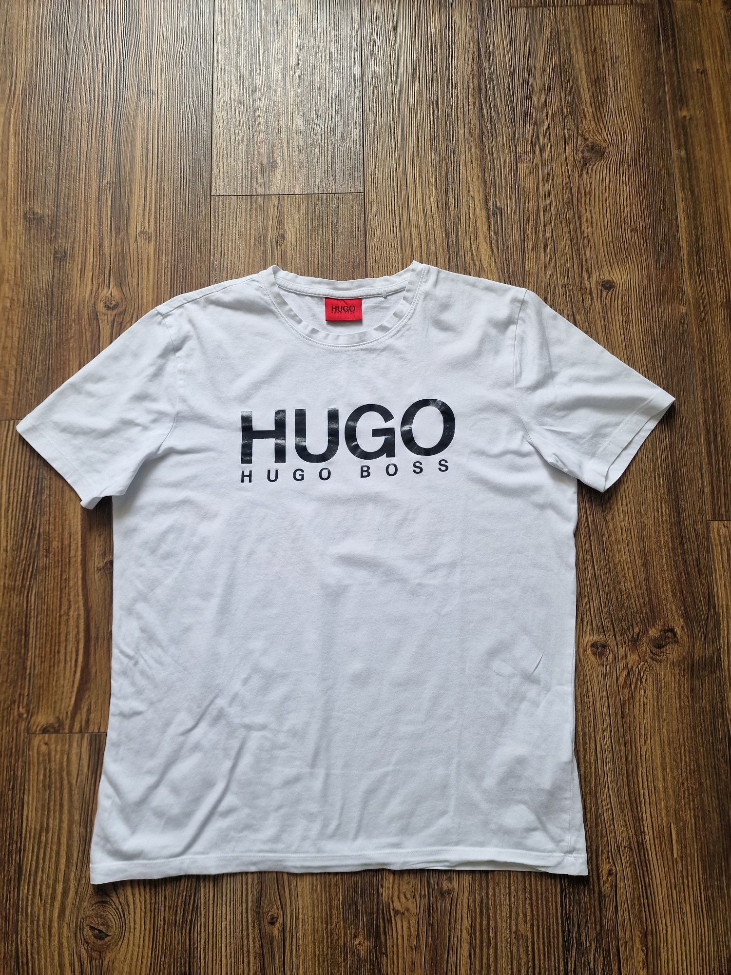 Страхотна мъжка тениска HUGO BOSS размер L