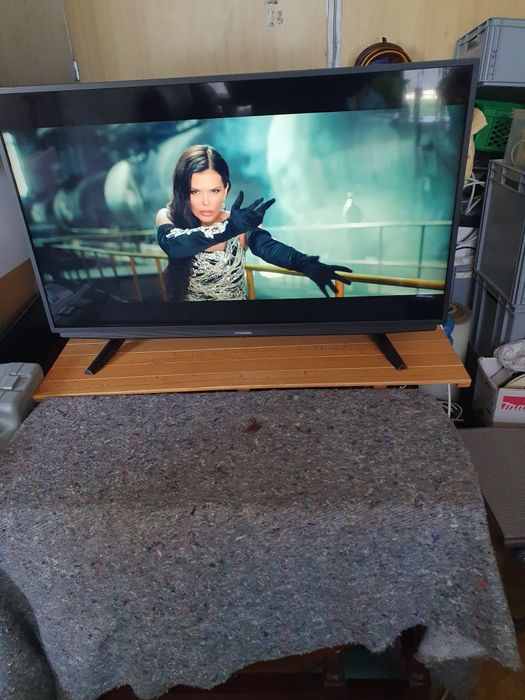 Телевизор  GRUNDIG смарт 43 инча