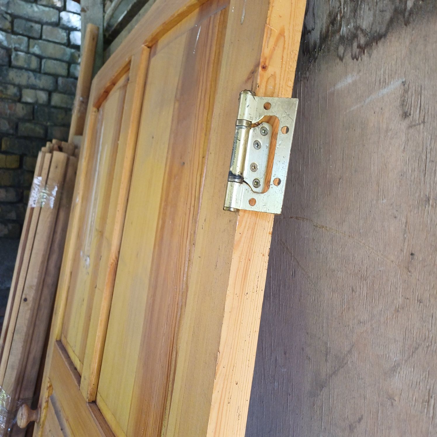 ПРОДАМ качественный деревянный дверь, без коробки