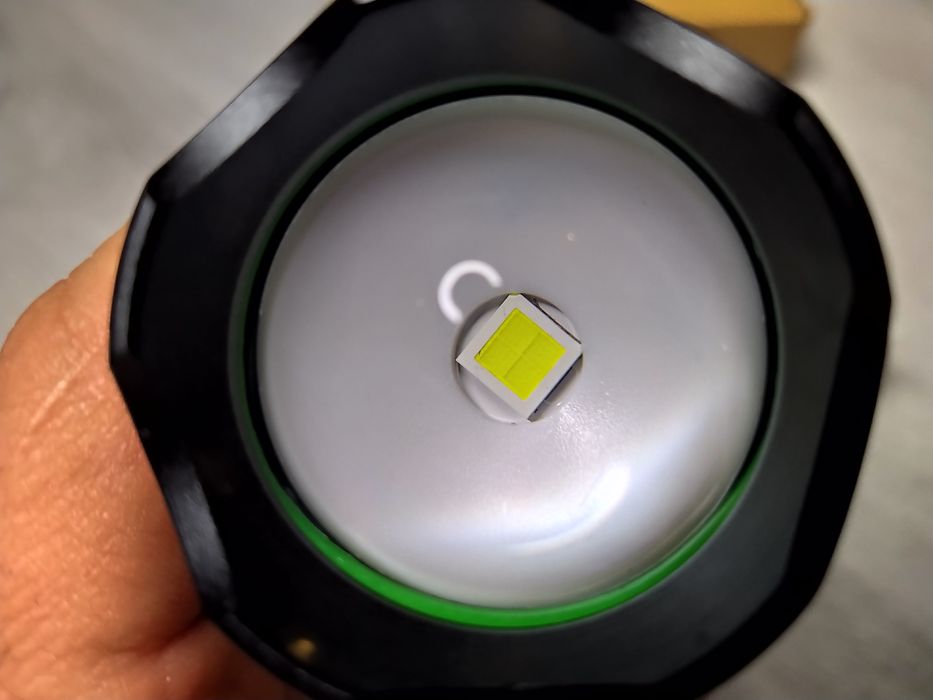 Lanterna Profesionala cu LED MODEL NOU T120 UB, model nou!