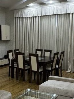 Продаётся стол с 8 стульями в отличном состоянии, Самовывоз