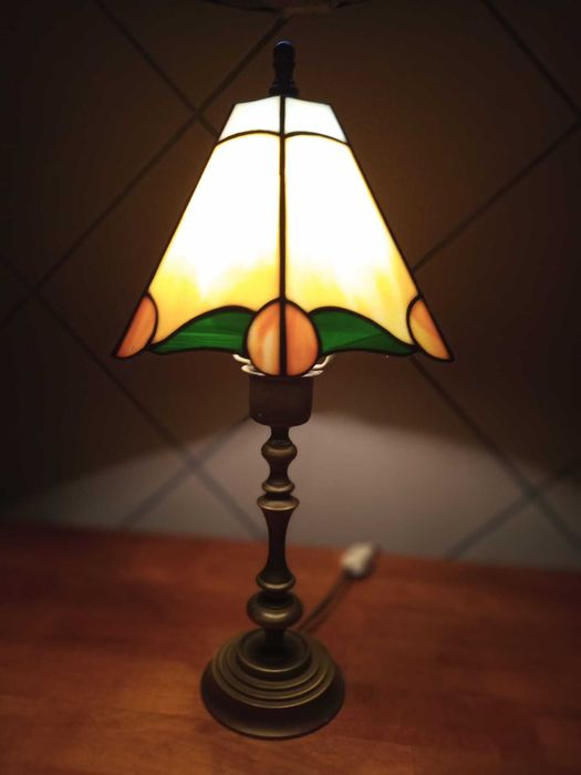 Veioza din bronz cu abajur Tiffany