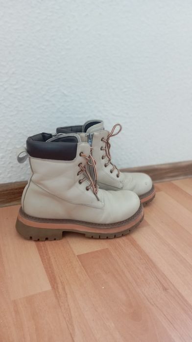 Зимние бежевые ботинки