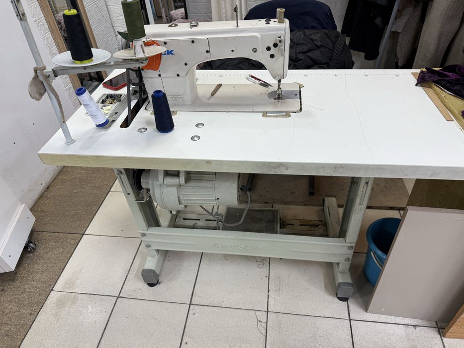 Продам швейную машину