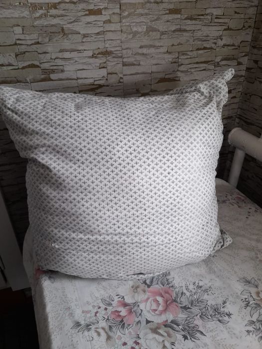 Продам подушку в хорошем состоянии холлофайбер