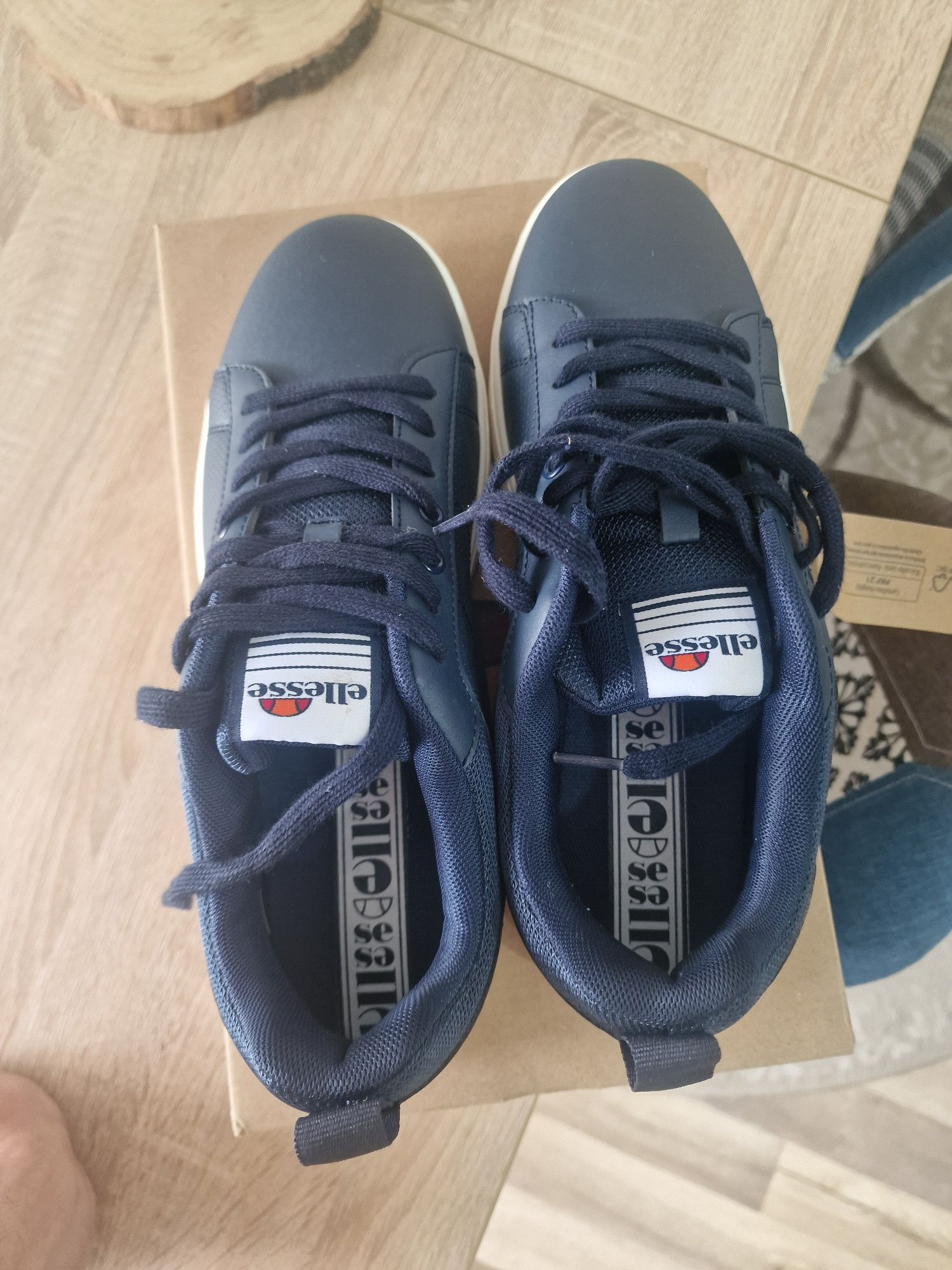 Adidasi ellesse mărimea 42