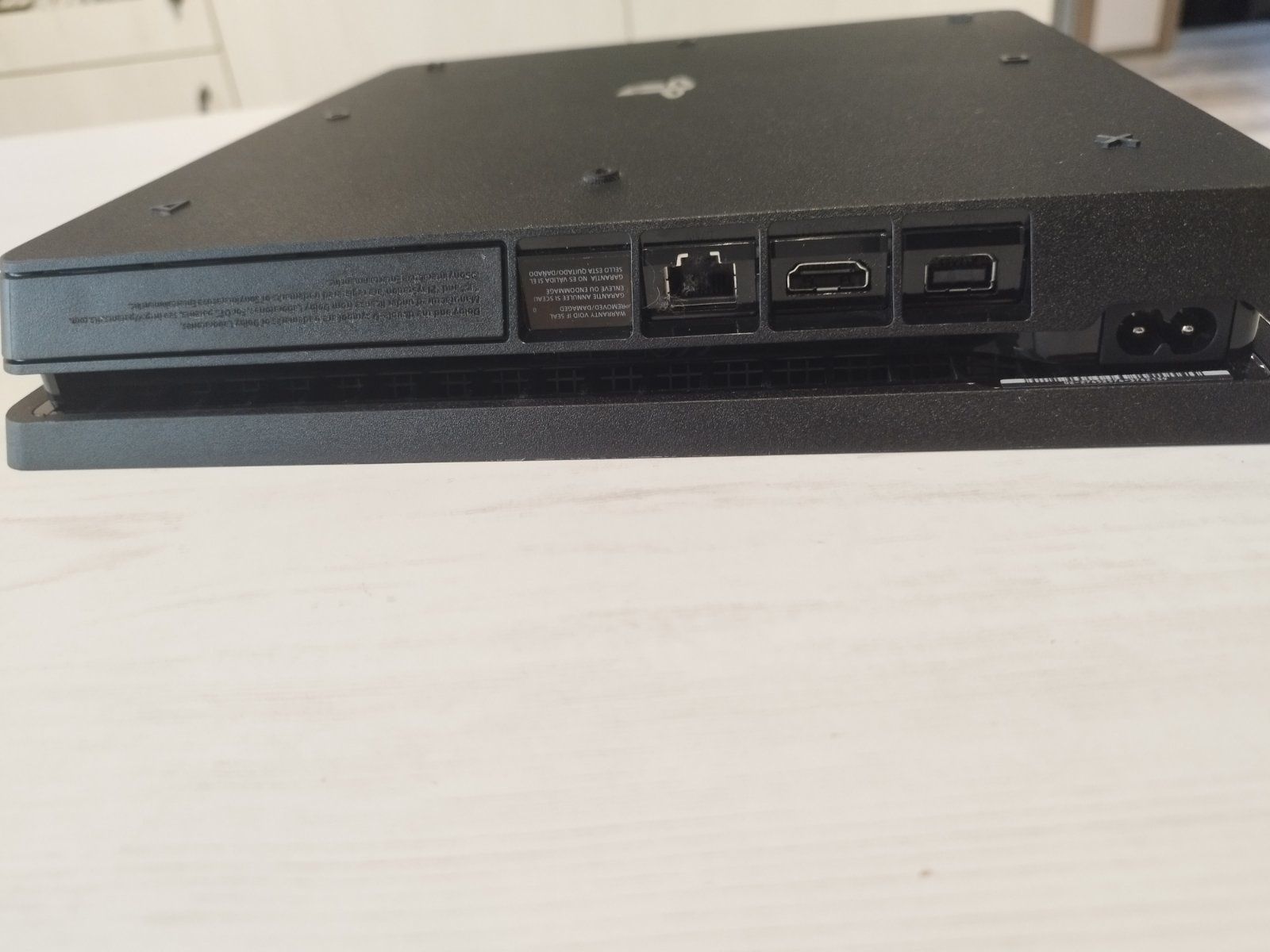 Продавам PlayStation 4