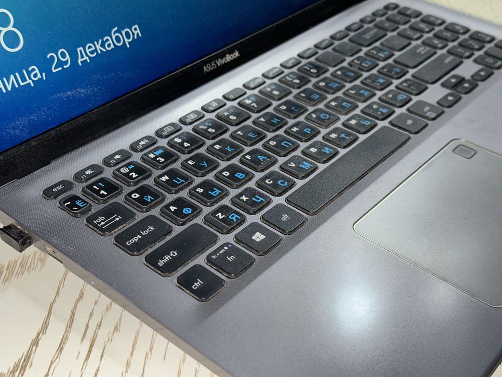 Asus Vivobook 15  core i3 ( sensorli ekran)