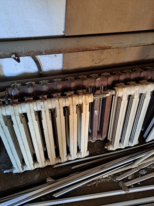 Радиаторы чугунные 24 секции по 1000 тенге за штуку.