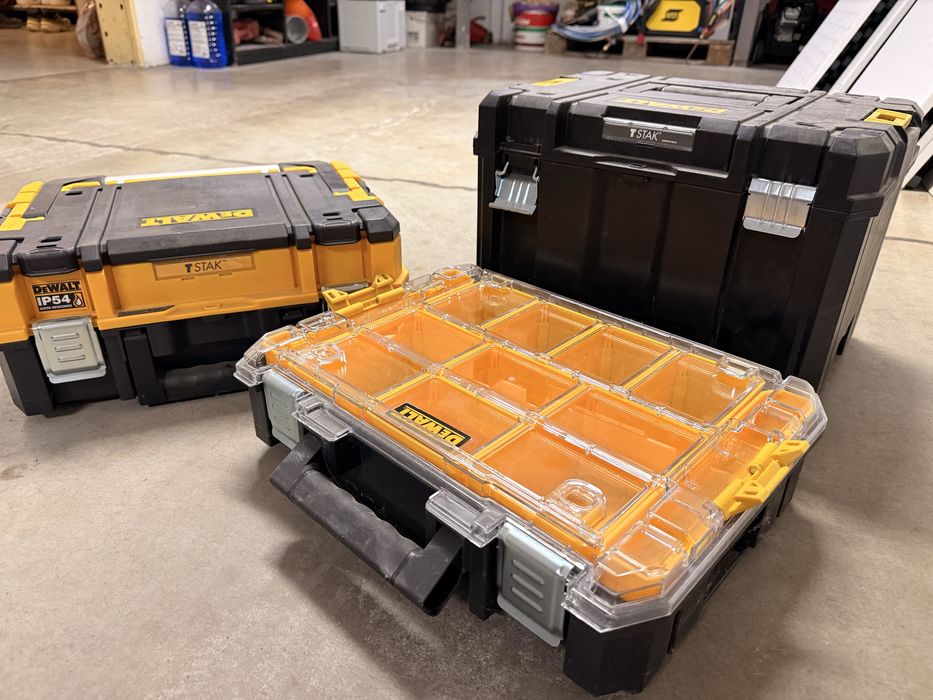 Продавам куфари DeWalt