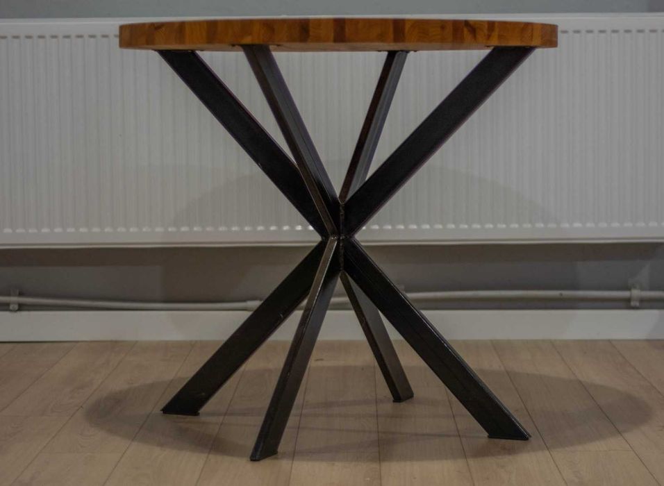 Masă modernă din lemn masiv cu picioare metalice – design unic