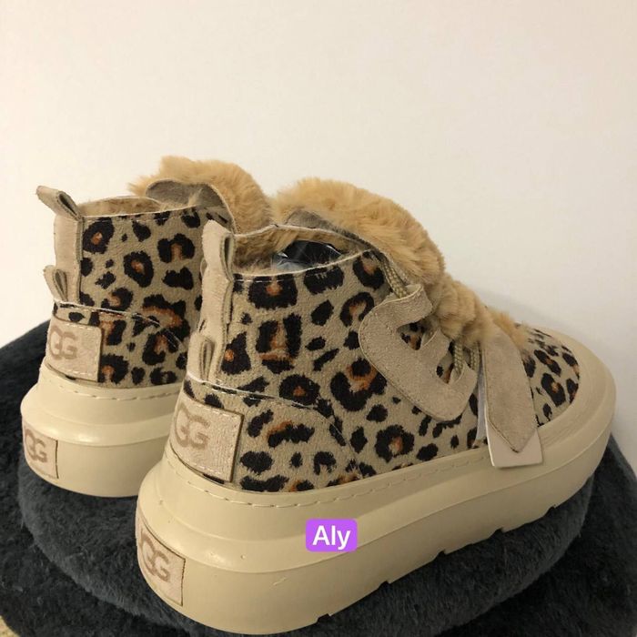 Animal Print UGG 
38,38,39,39

260 lei
Cu săculeț