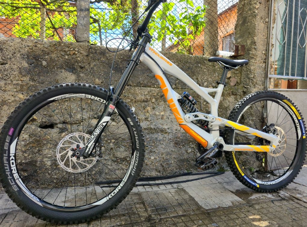 YT TUES 27.5 Downhill, Boxxer 2017, 4-бутални Перфектен 1x9 скорости
