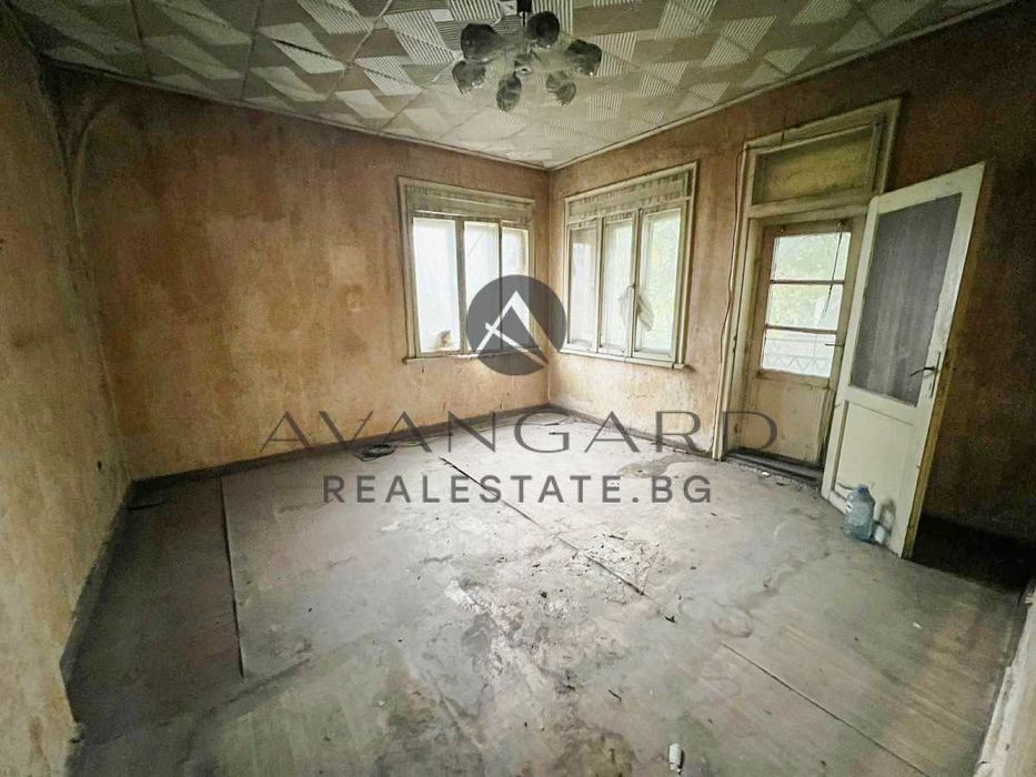 оф.24201 Етаж от къща/ Военна болница