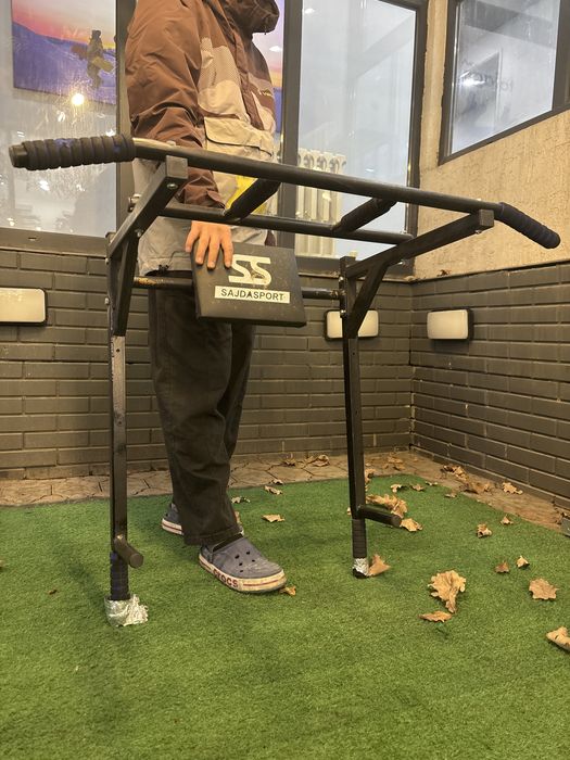 Продам турник брусья настенный