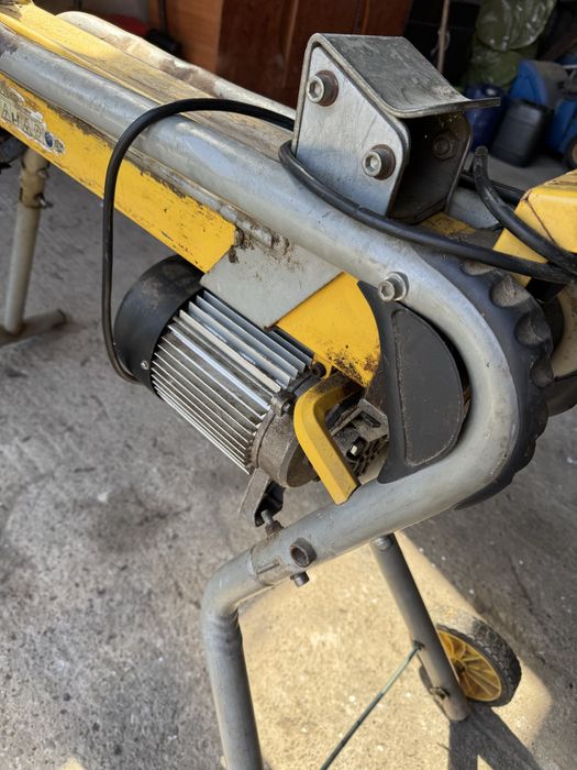 Taietor lemne electric
