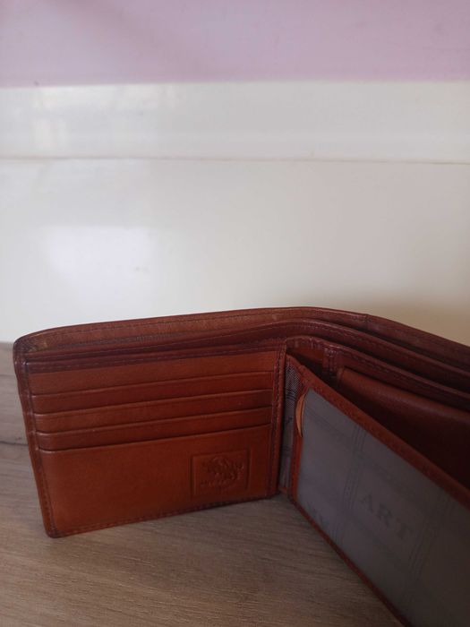 Продавам портфейл от естествена кожа ATR