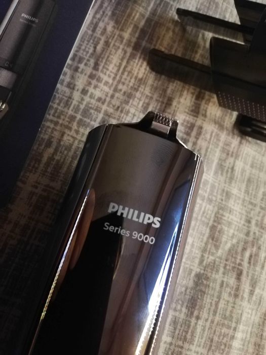 Trimmer barba Philips seria 9000 cu laser nou!