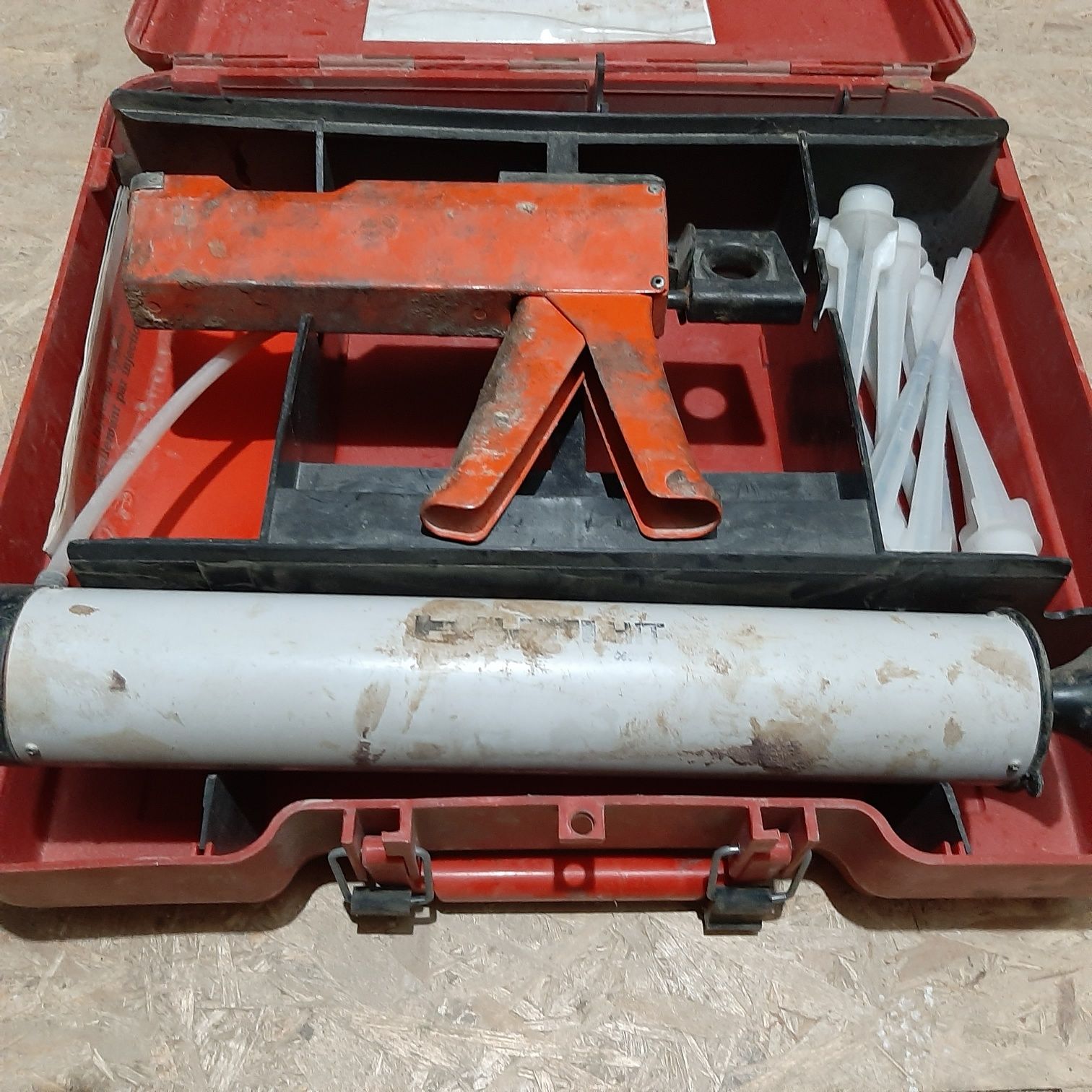 Pistol chimic Hilti