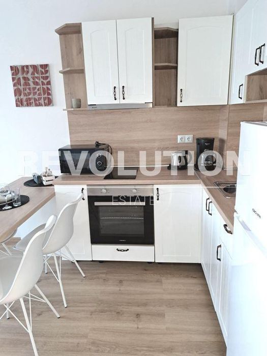 Двустаен апартамент в района на Св.Св Константин и Елена!